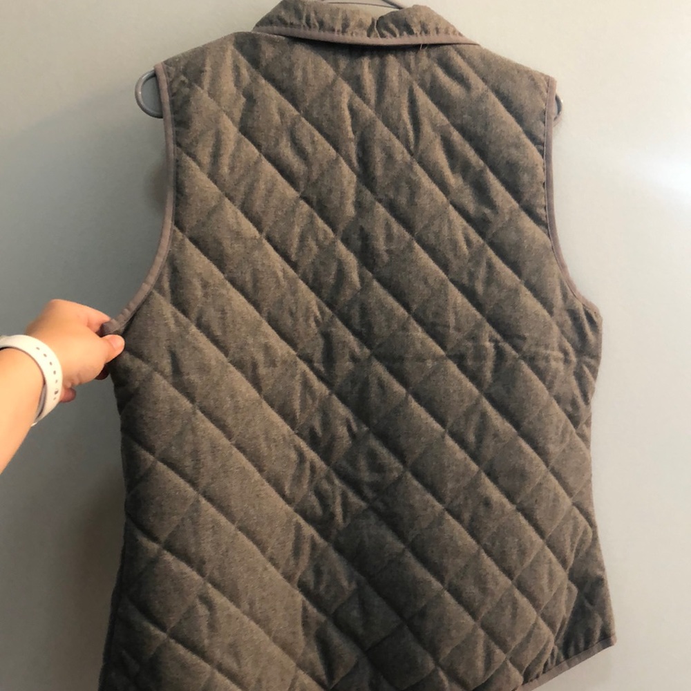 never worn puffer vest - Picture 3 of 4